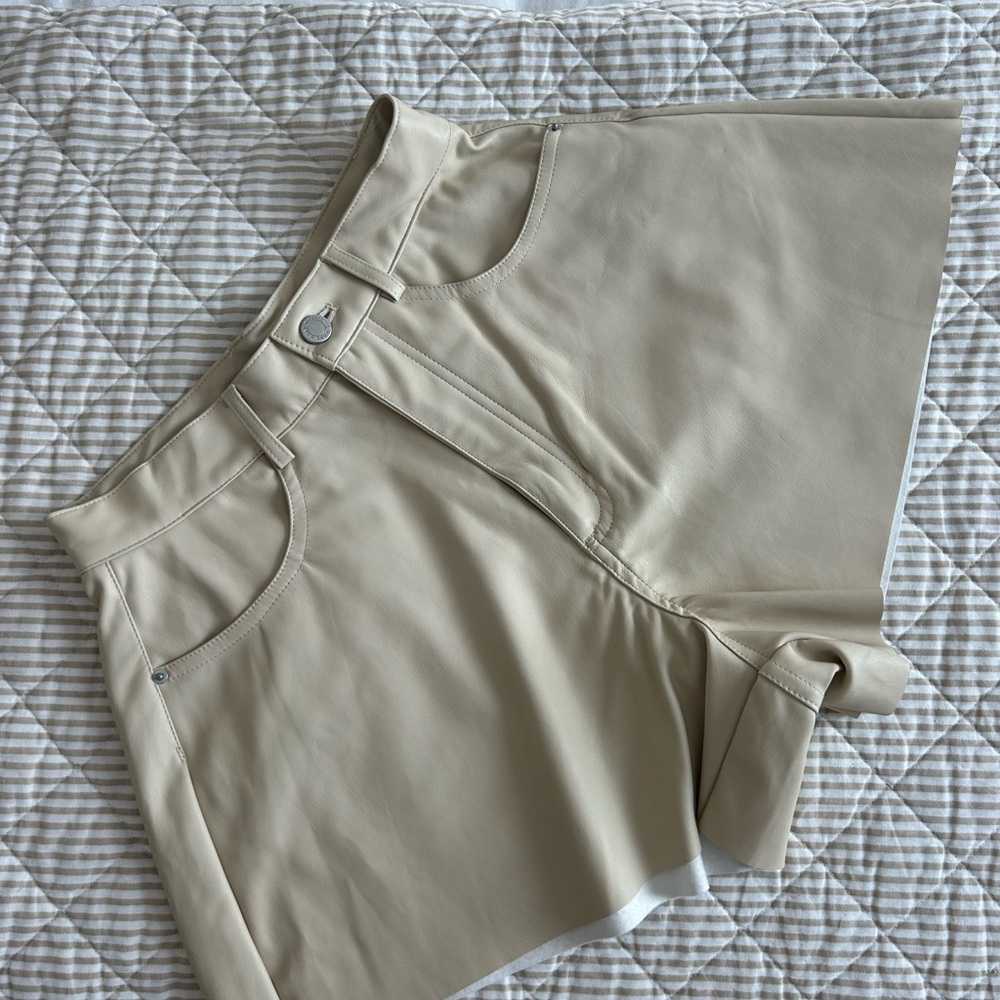 Chic Beige High-Waisted Shorts